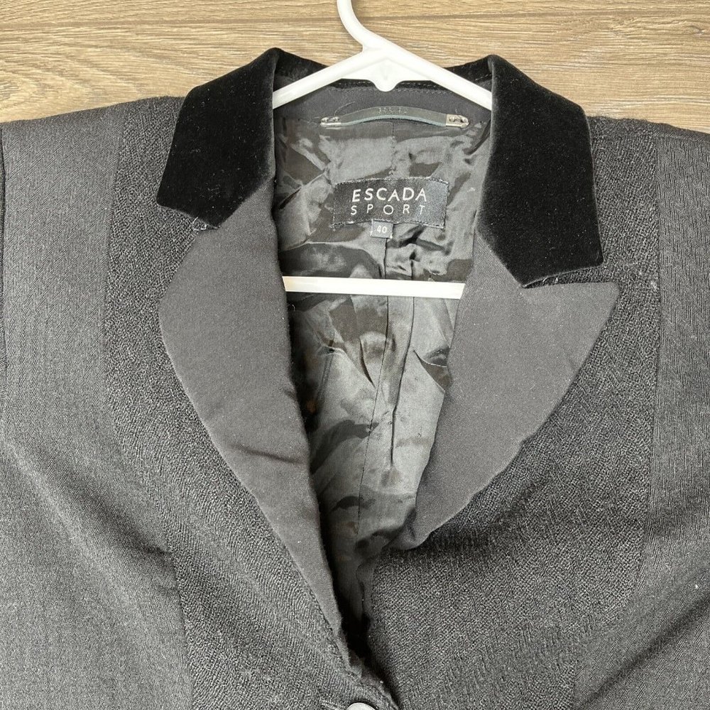 Escada Sport Blazer Womans Size 10/40 Black Virgin Wool 2-Button Velvet Collar - Picture 7 of 16